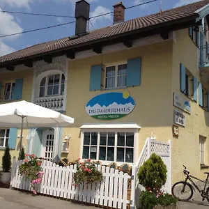Dreimaederlhaus Rieden Hostel